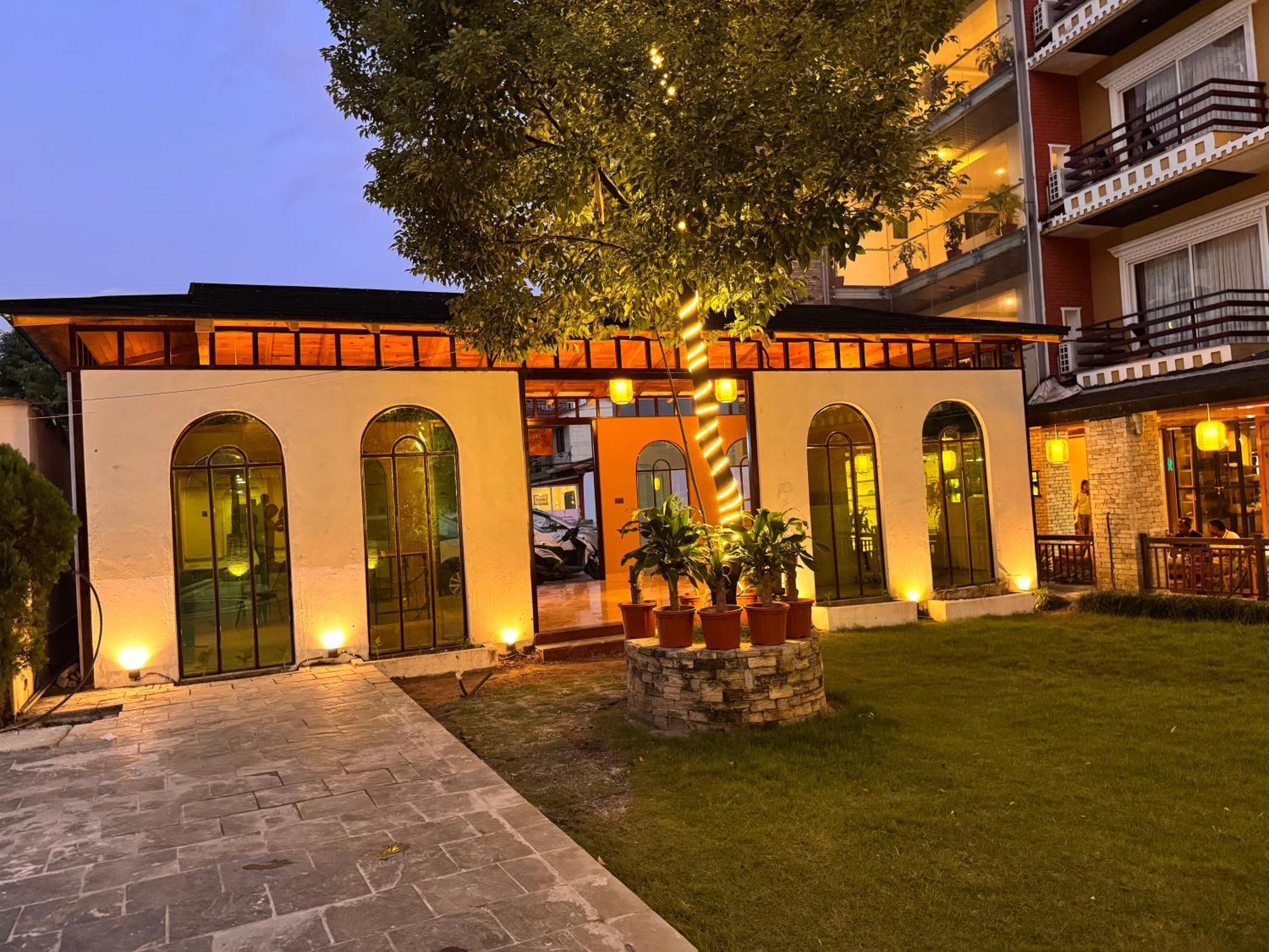 Bodhi Suites Boutique Hotel And Spa Похара Екстериор снимка